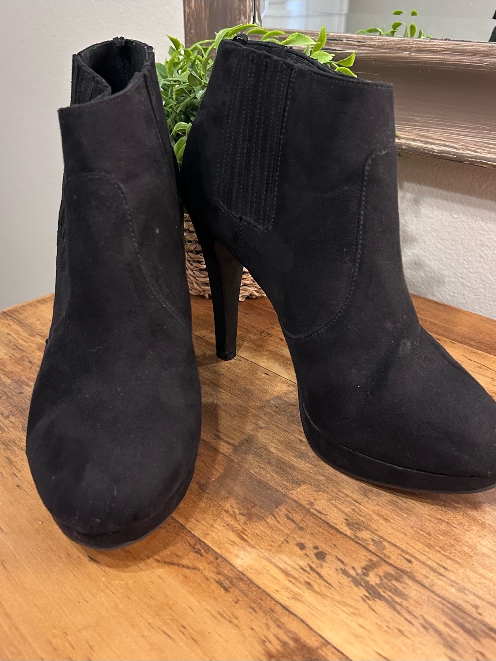 H&M Black Faux Suede Platform High Heel Ankle Booties Elastic (Size 7 / EUR 38)